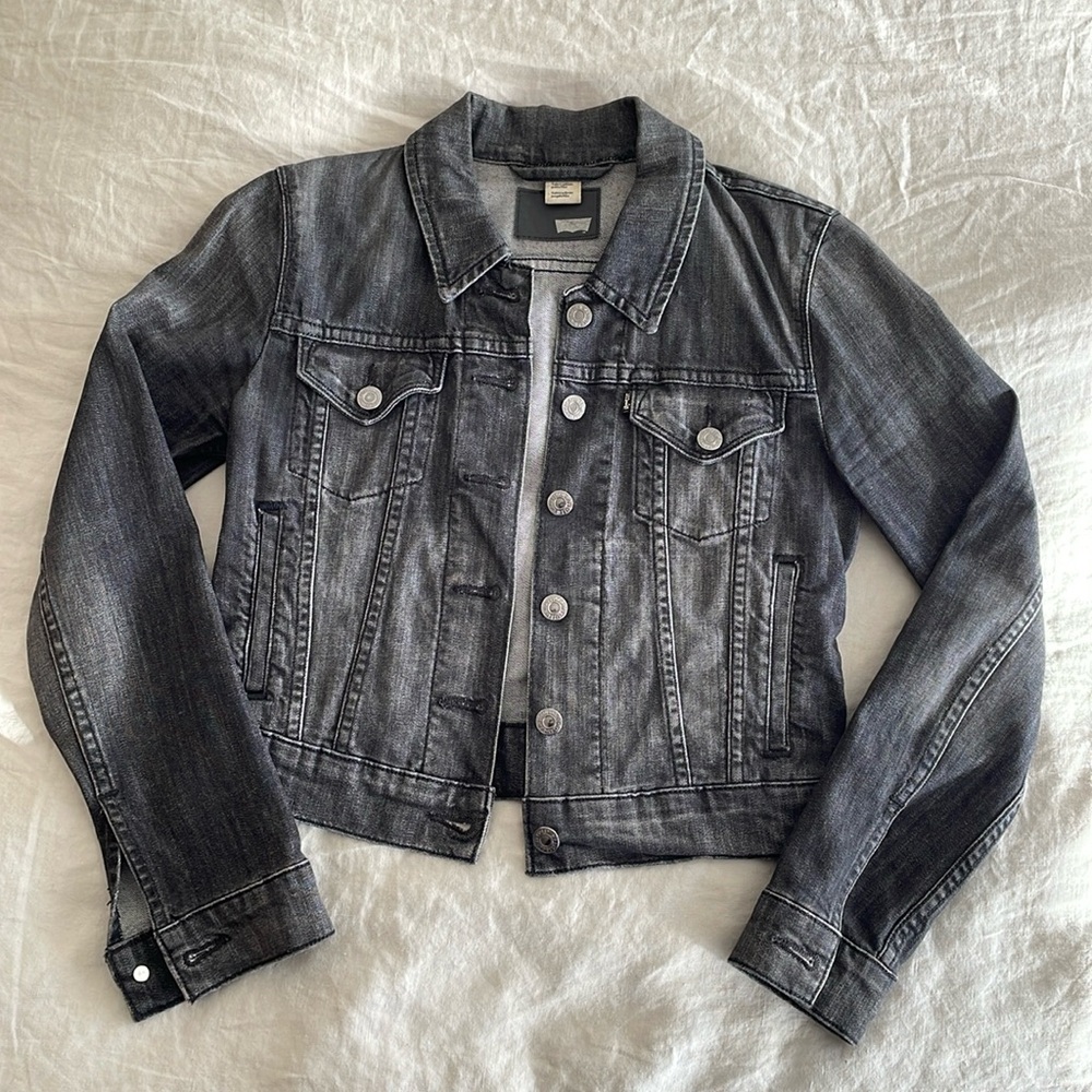 Size XS Levi’s denim jacket